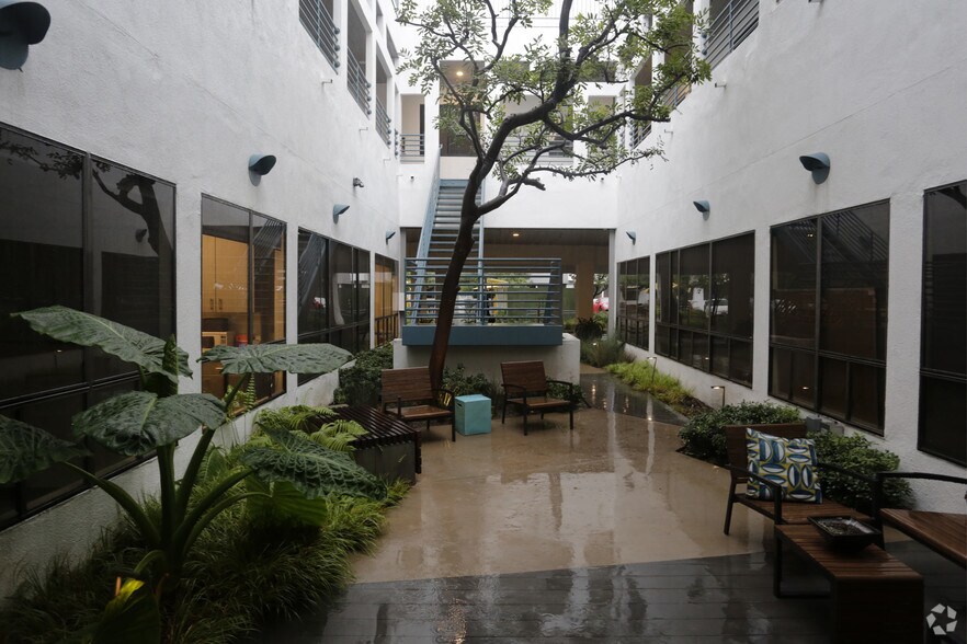 More Photos Of 5839 Green Valley Cir, Culver City Office For Lease