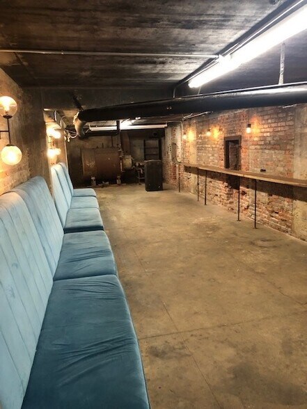 More Photos Of 712 Austin Ave, Waco Office For Lease