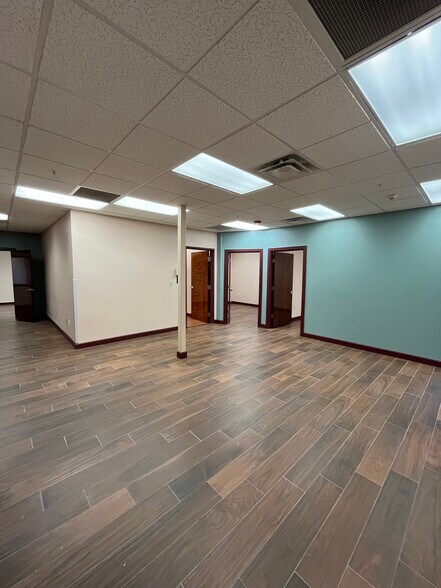 More Photos Of 1215 Anthony Dr, Anthony Medical For Lease