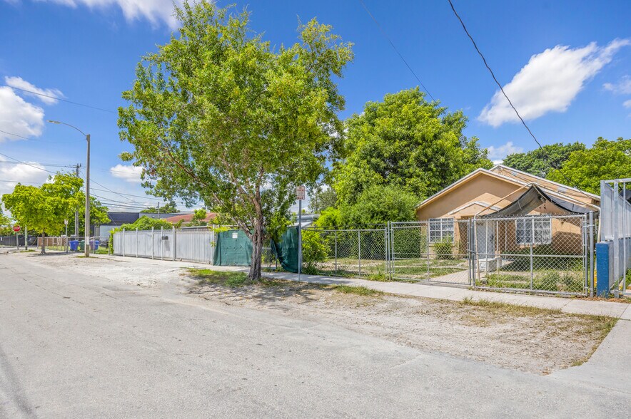 More Photos Of 2180 NW 18th Ave, Miami Industrial For Sale