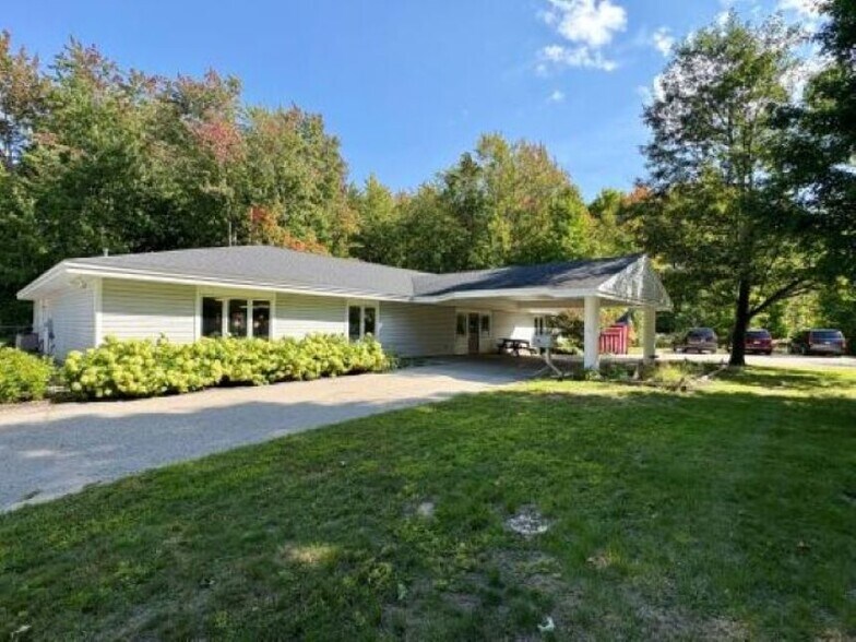 More Photos Of 615 Beardsley St, Boyne City Office For Sale