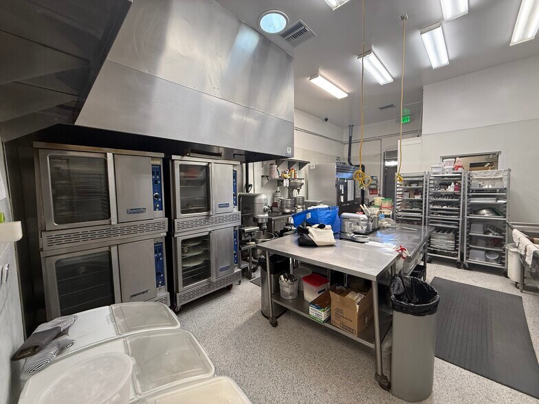 More Photos Of 510-514 Wilshire Blvd, Santa Monica Storefront For Lease