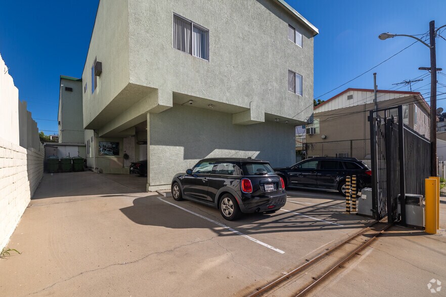 More Photos Of 1943 Vista Del Mar Ave, Los Angeles Apartments For Sale