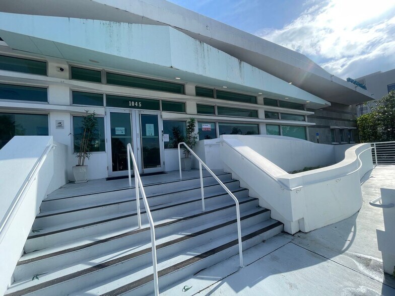 More Photos Of 1045 95th St, Bay Harbor Islands Office For Lease