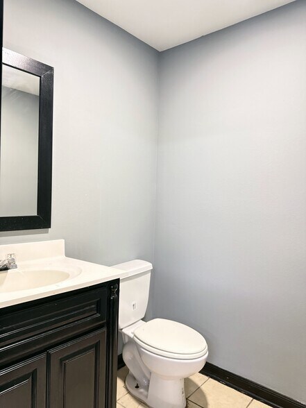 More Photos Of 4127 Weslow St, Houston Industrial For Lease