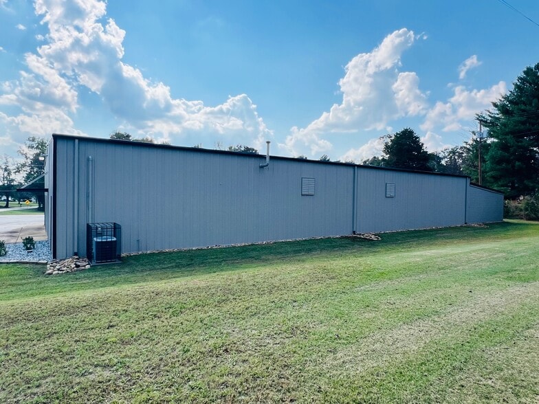 More Photos Of 585 Old Georgia Rd, Moore Warehouse For Lease