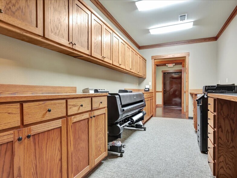 More Photos Of 7680 FM 2497, Lufkin Office For Sale