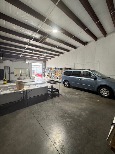 More Photos Of 1825 Dickinson Ave, Dickinson Warehouse For Lease