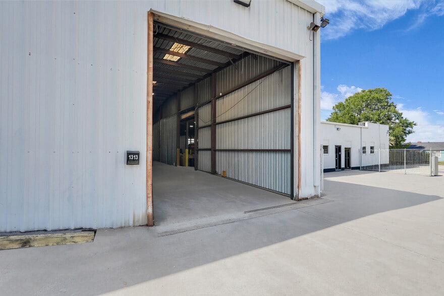 More Photos Of 1313 Rogers St, Savannah Service For Sale
