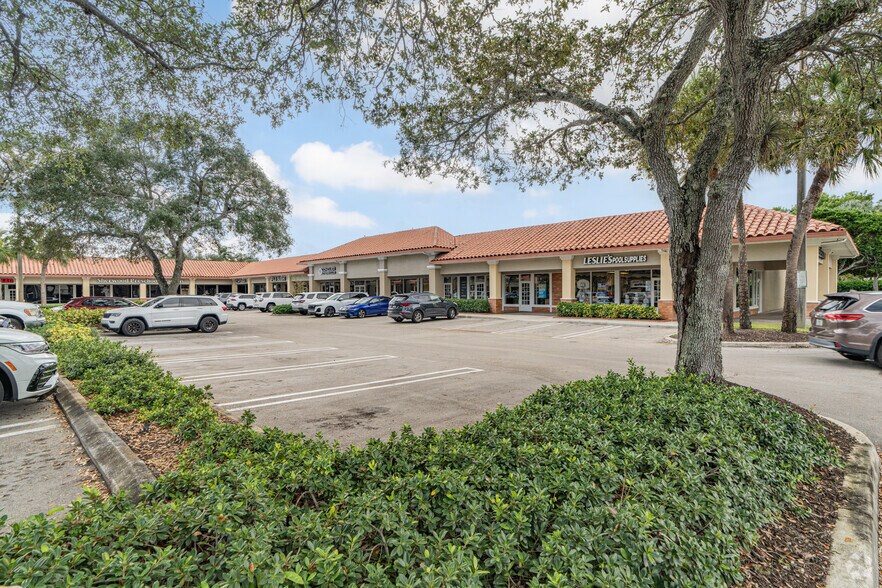 More Photos Of 8100-8268 Wiles Rd, Coral Springs General Retail For Lease