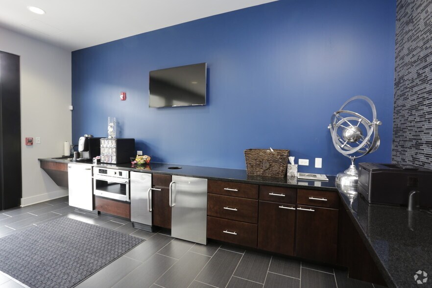 More Photos Of 1720 Central St, Evanston Apartments For Lease