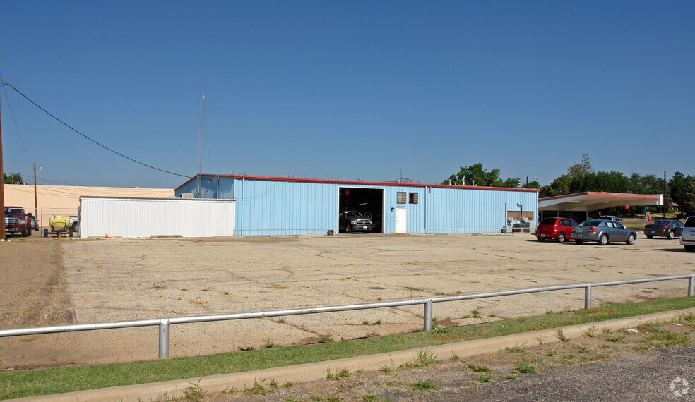 More Photos Of 1313 W 5th St, Plainview Auto Repair For Sale