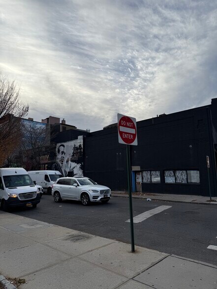 More Photos Of 608 E Fordham Rd, Bronx Storefront Retail Office For Lease