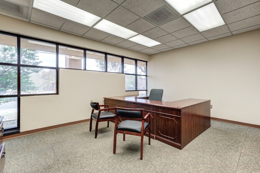 More Photos Of 3802-3806 Interstate 27, Lubbock Office For Sale