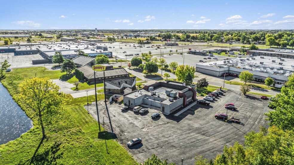 More Photos Of 224 E Richmond Ave, Mattoon General Retail For Sale
