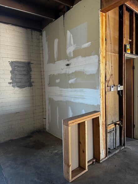 More Photos Of 3826-3830 E 37th St, Tucson Warehouse For Sale