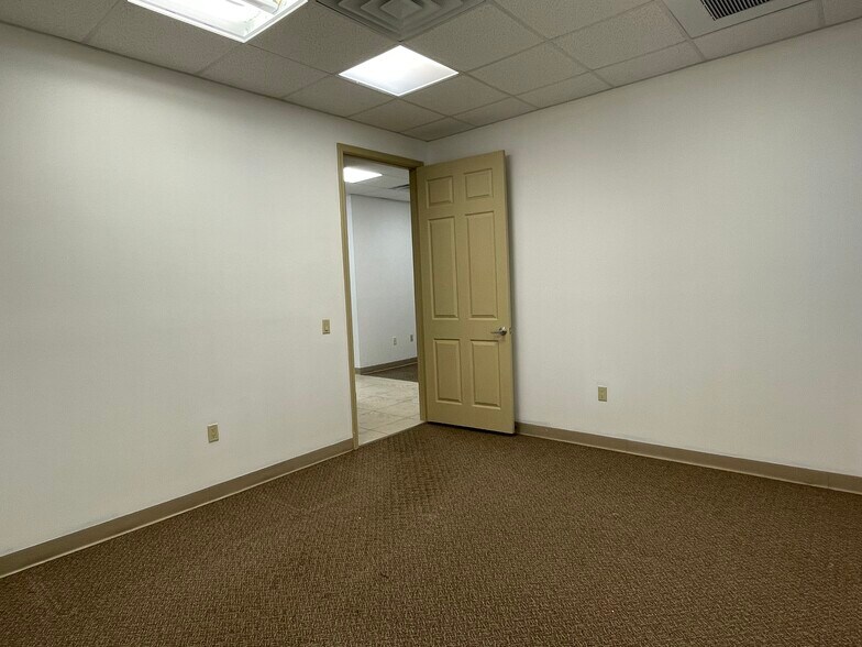 More Photos Of 5501 N University Dr, Coral Springs Office For Sale