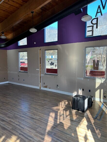 More Photos Of 5538 Maccorkle Ave SE, Charleston Office For Lease