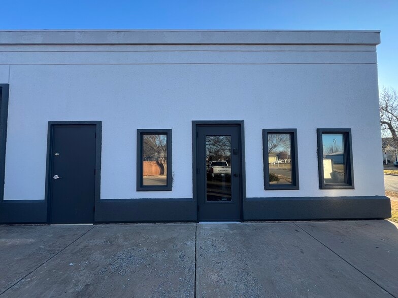 More Photos Of 405 W 2nd St, Edmond Office For Lease