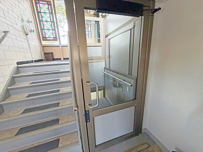 More Photos Of 1503 Broadway, Rockford Religious Facility For Sale