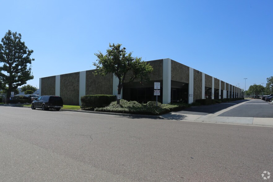 More Photos Of 1521-1539 W Orangewood Ave, Orange Unknown For Lease