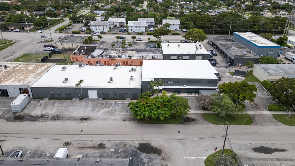 More Photos Of 44 SE 9th St, Deerfield Beach Warehouse For Sale