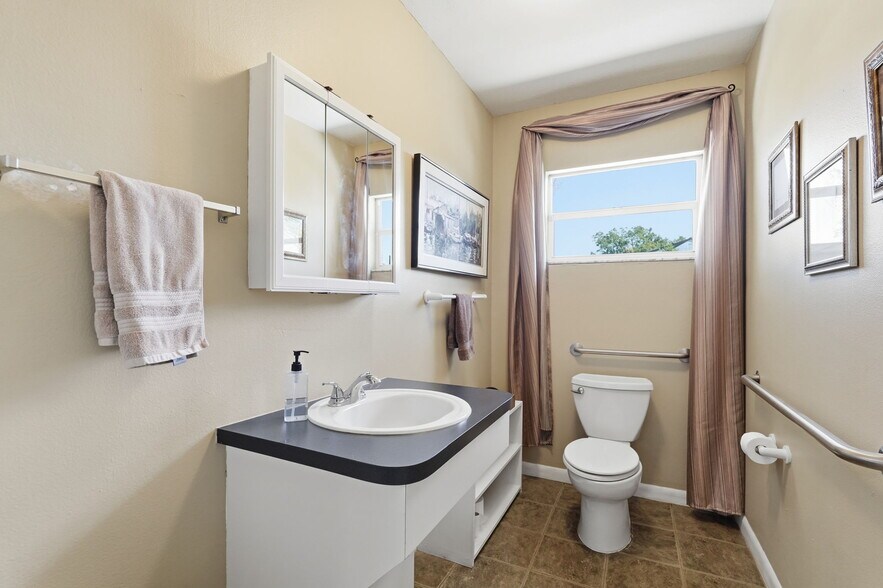 More Photos Of 500-510 Tarpon Ave E, Tarpon Springs Office For Sale