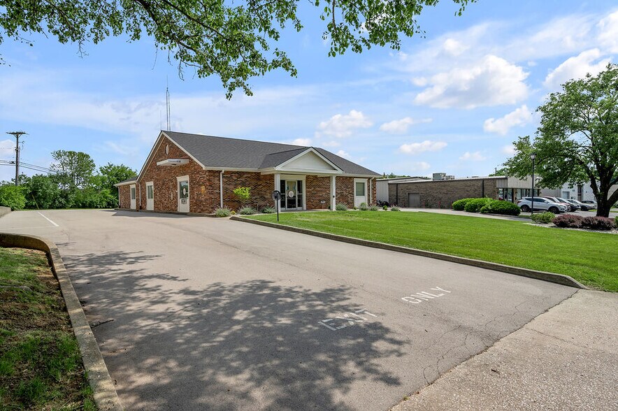 Primary Photo Of 250 Crossfield Dr, Versailles Industrial For Lease