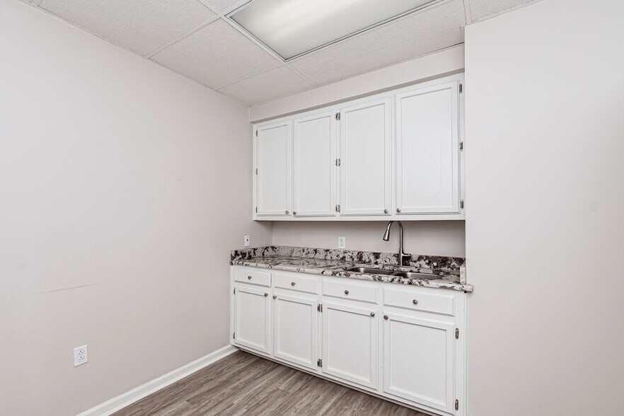 More Photos Of 7423 Picardy Ave, Baton Rouge Medical For Lease