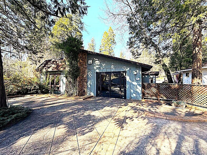 More Photos Of 23036 Joaquin Gully Rd, Twain Harte Freestanding For Lease