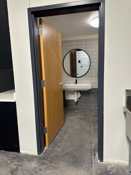 More Photos Of 529 SH 46 E, Boerne Showroom For Sale