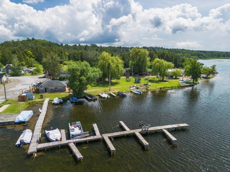 More Photos Of 252 Dunnette Landing Rd, Roseneath Hotel For Sale