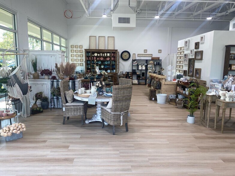 More Photos Of 2363 Vanderbilt Beach Rd, Naples Storefront For Lease