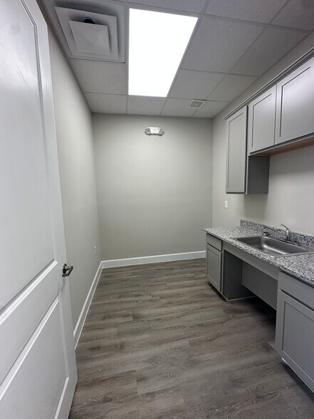 More Photos Of 5501 Cabrera Dr, Sugar Land Unknown For Lease