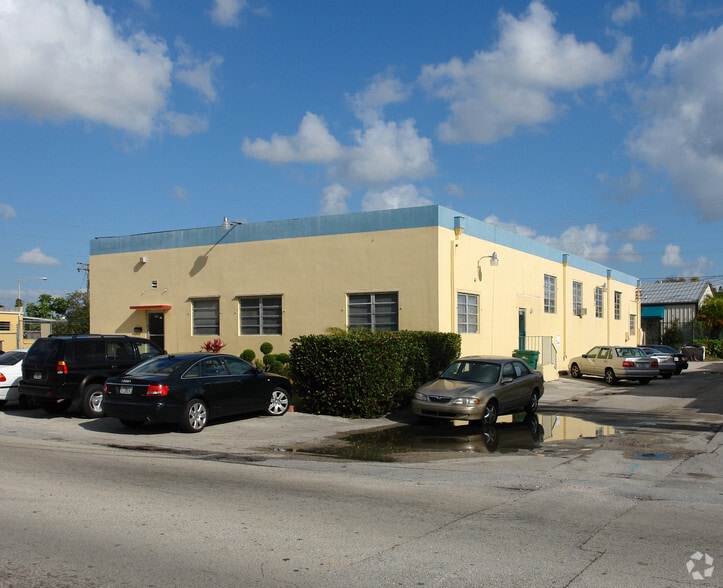 More Photos Of 2029 Taft St, Hollywood Service For Sale