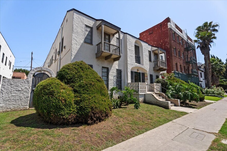 Primary Photo Of 630 S Cochran Ave, Los Angeles Apartments For Sale