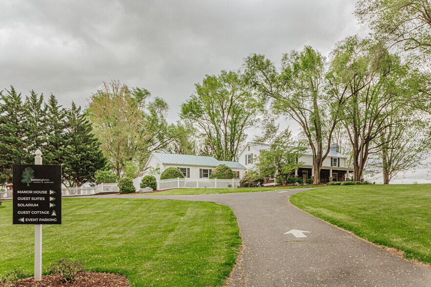 More Photos Of 1329 Commerce Rd, Staunton Hotel For Sale