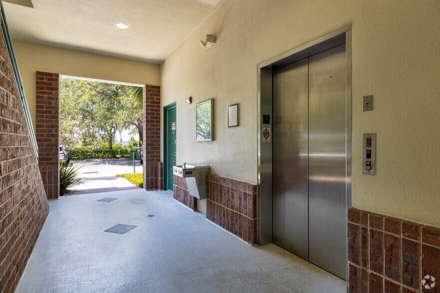 More Photos Of 725 Primera Blvd, Lake Mary Unknown For Lease