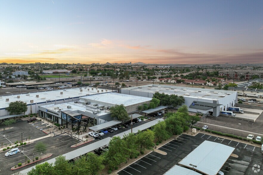 More Photos Of 4501 E McDowell Rd, Phoenix Showroom For Sale