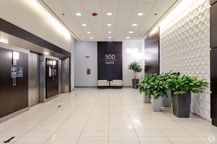 More Photos Of 500 Davis St, Evanston Office For Lease