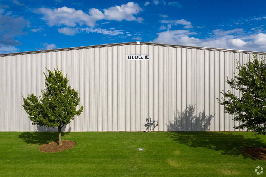 More Photos Of 8120 Mid America Blvd, Oklahoma City Distribution For Lease