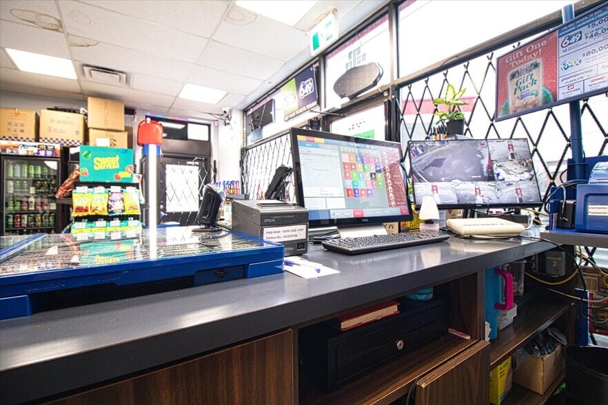 More Photos Of 410 Queen St, Chatham Service Station For Sale