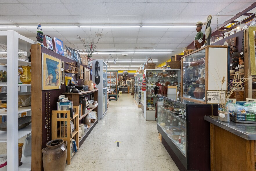 More Photos Of 3128 Ne Highway 101, Lincoln City Storefront For Sale