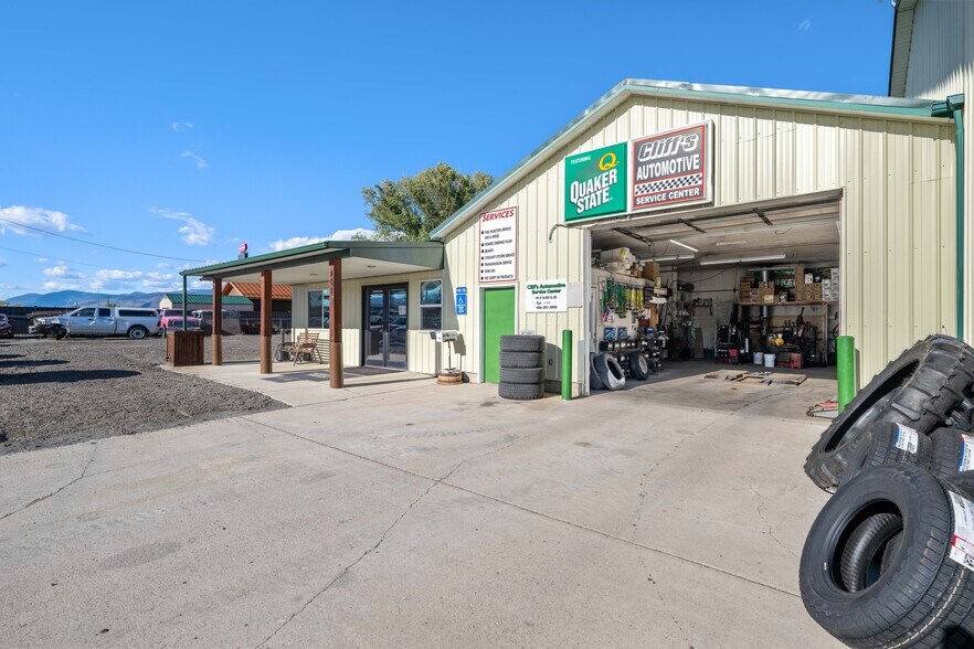 More Photos Of 402 N Pyfer St, Whitehall Office For Sale