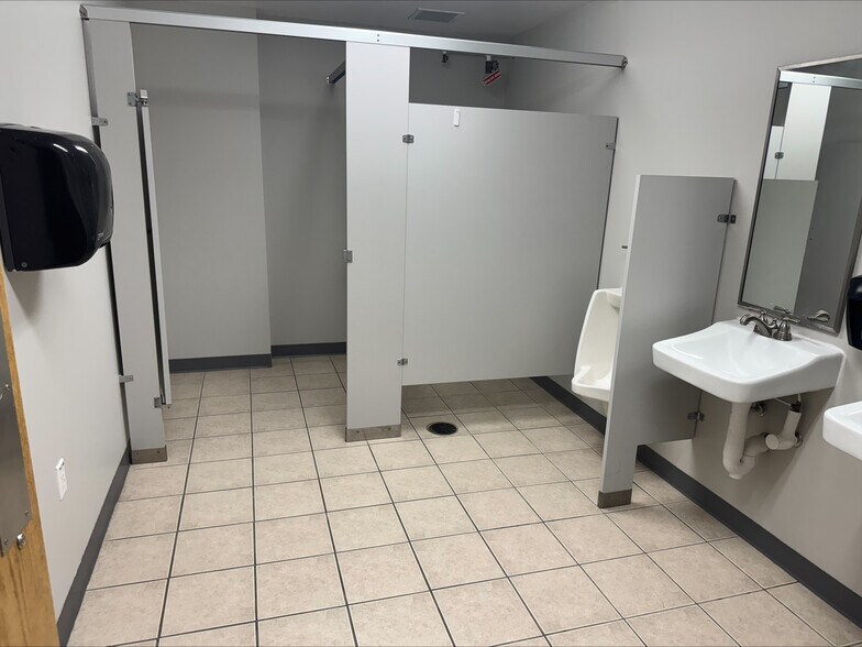 More Photos Of 4805-4825 Salem Ave, Dayton Unknown For Lease