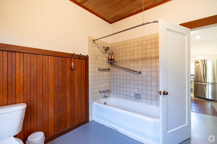 More Photos Of 611 1st St, Napa Storefront Retail Office For Sale