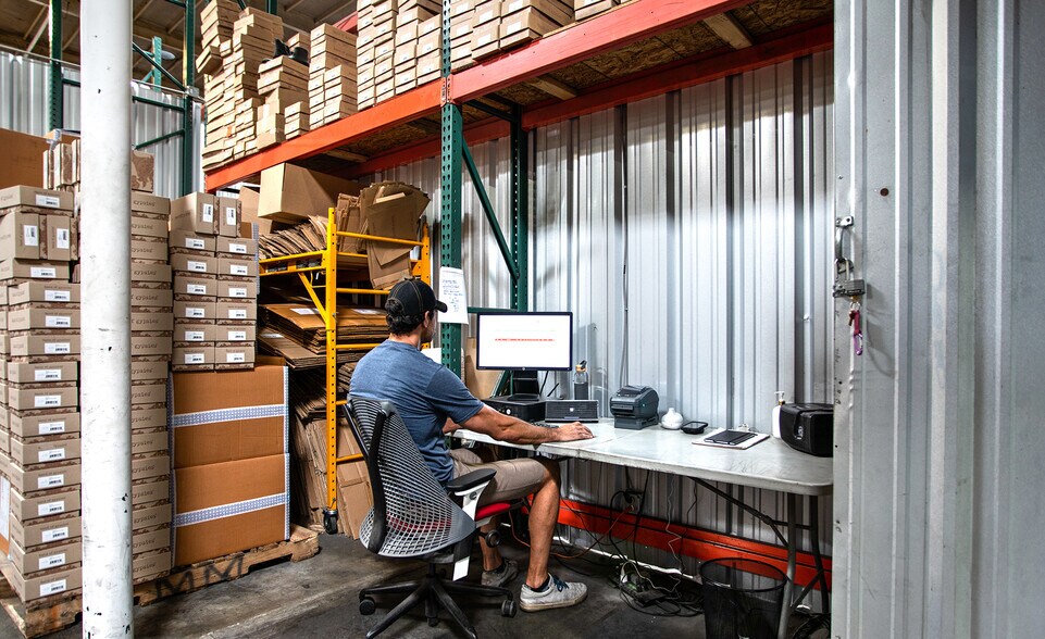 More Photos Of 151-153 W Rosecrans Ave, Gardena Warehouse For Lease