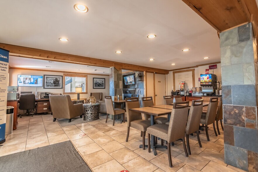 More Photos Of 1809 N 16th St, Wheatland Hotel For Sale