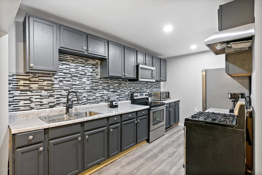 More Photos Of 925 W Burleigh St, Milwaukee Religious Facility For Sale