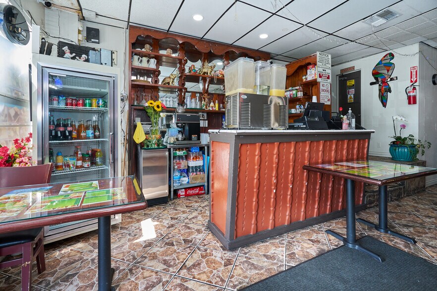 More Photos Of 4067-4075 1/2 Beverly Blvd, Los Angeles Storefront For Sale